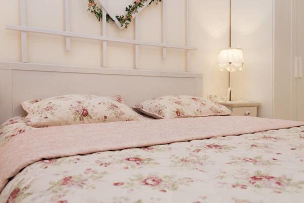 Romantic Apartment On Rynok Square With Air-Conditioning Лвив Стая снимка